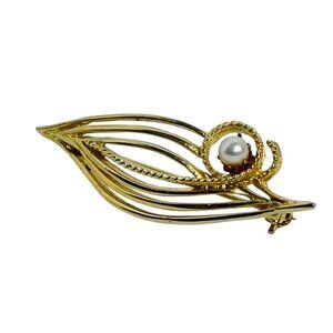 Vintage Gold Tone & Faux Pearl Leaf Brooch Elegant Jewelry Accessory (5749)